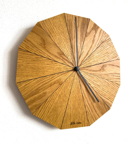 Triangenom oak wall clock