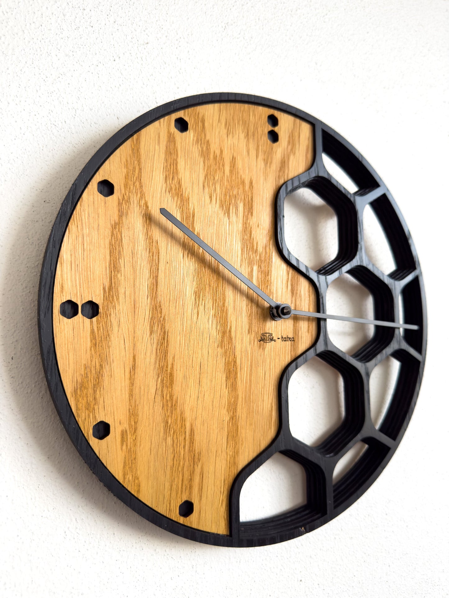 Honeycomb – 3D Oak Wood Wall Clock (T-Tatra)